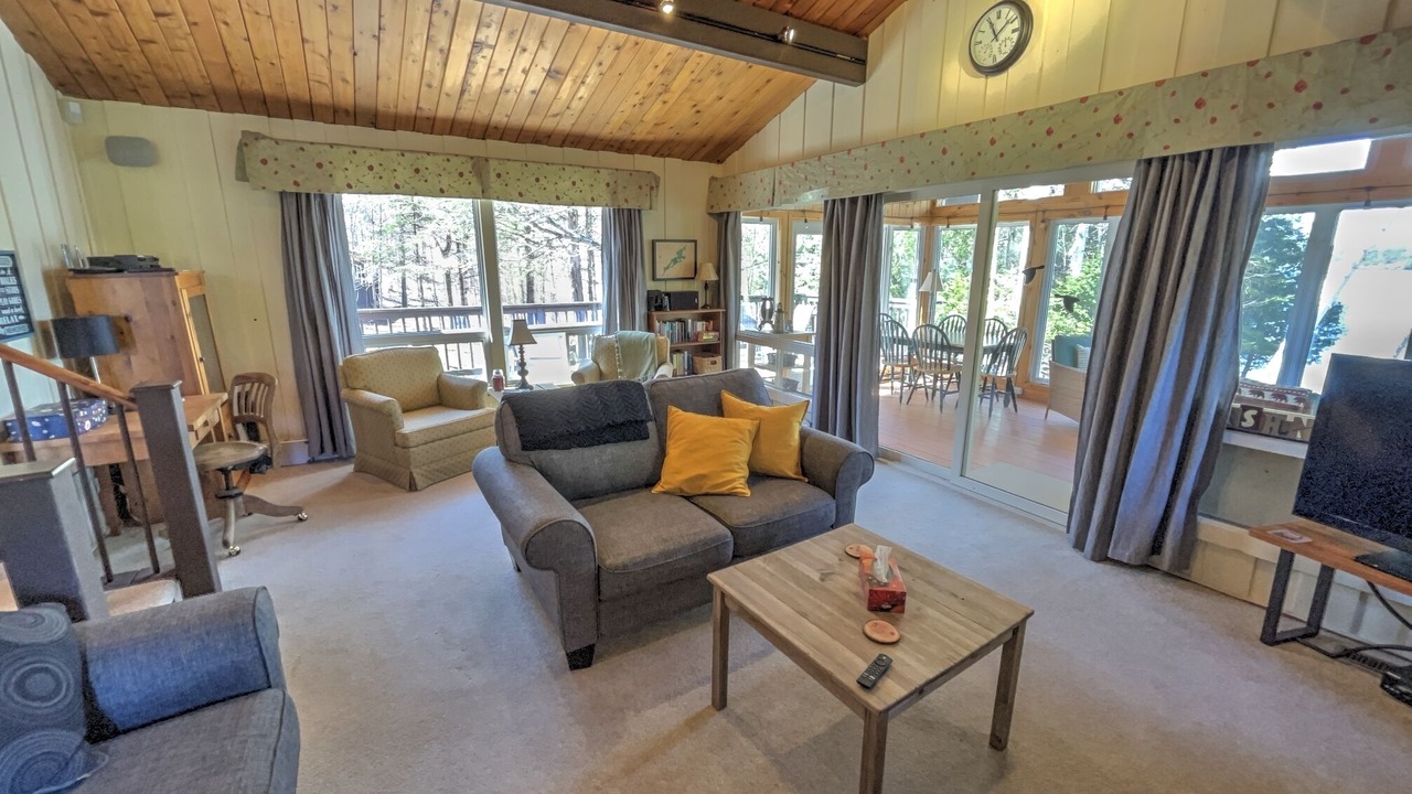 Photo of Livingroom in Rideau Lakes