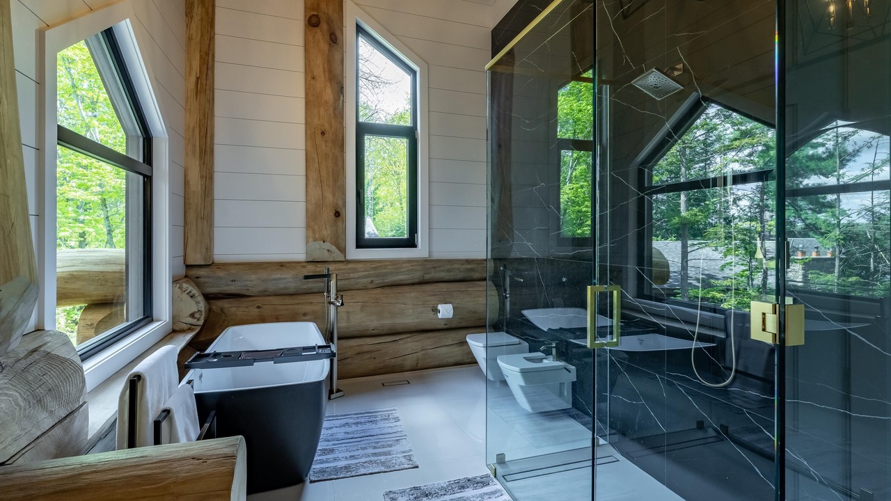 Photo of Bathroom in Gravenhurst
