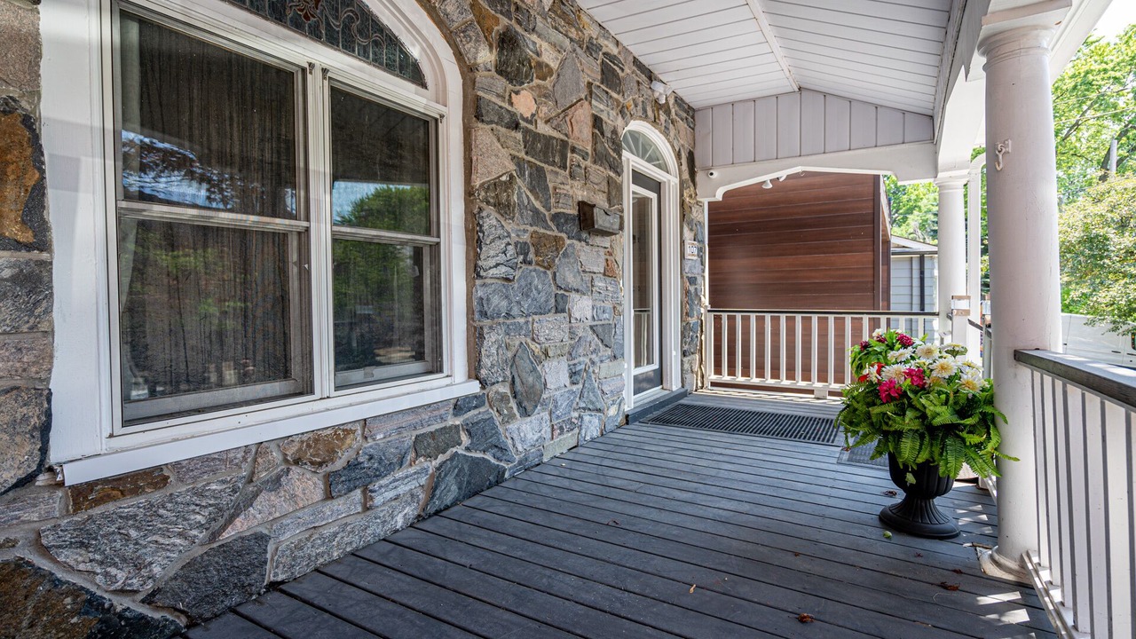 Photo of Patio Balcony in The Beaches