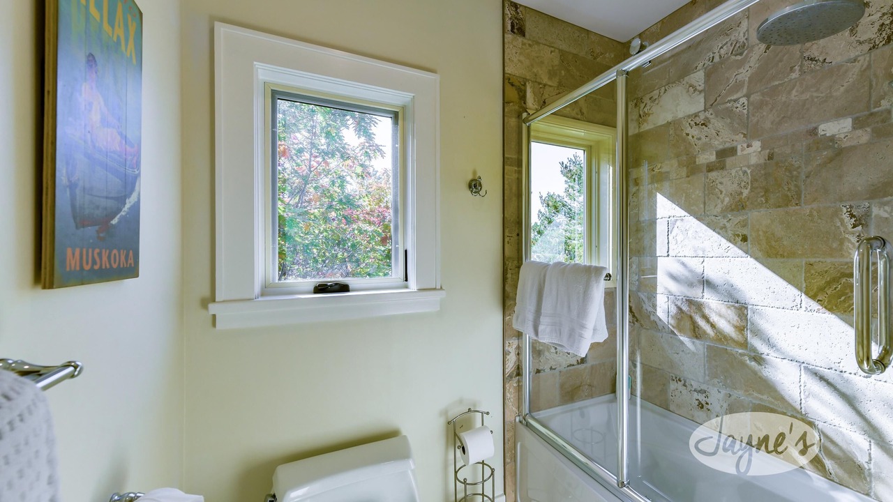 Photo of Bathroom in Gravenhurst