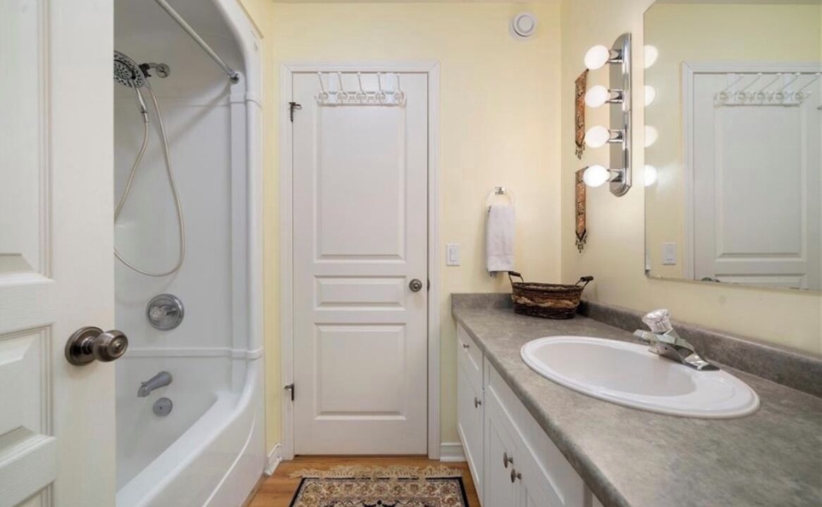 Photo of Bathroom in Tobermory