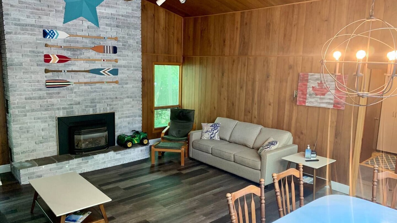 Photo of Livingroom in Grand Bend