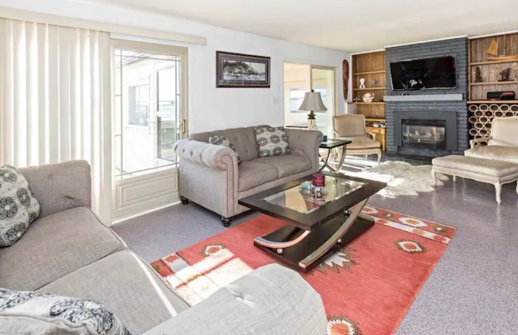 Photo of Livingroom in Lowbanks