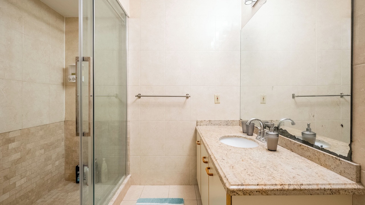 Photo of Bathroom in Lakeview