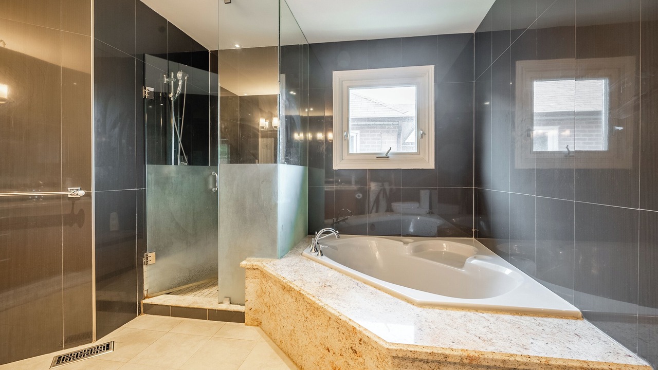 Photo of Bathroom in Lakeview
