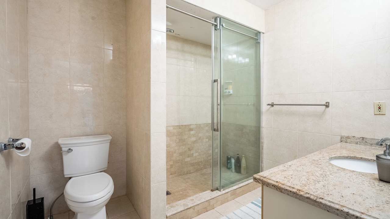 Photo of Bathroom in Lakeview