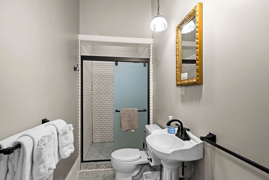 Photo of Bathroom in Endion
