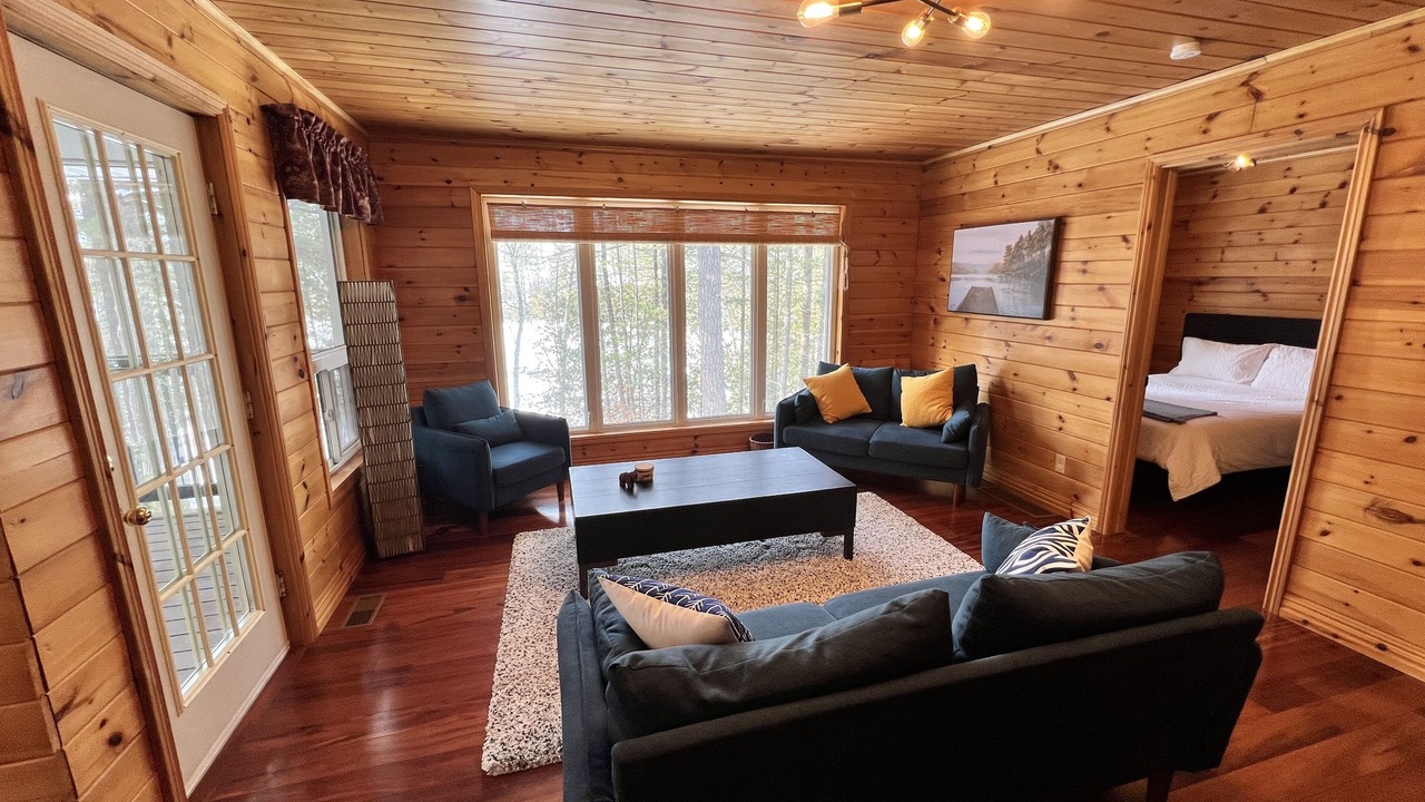 Photo of Livingroom in North Frontenac