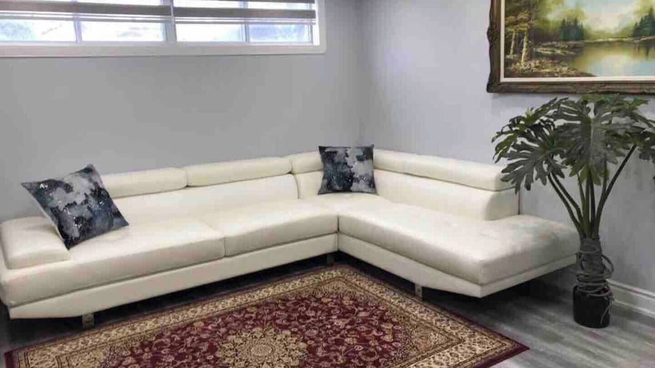 Photo of Livingroom in Golfdale Gardens