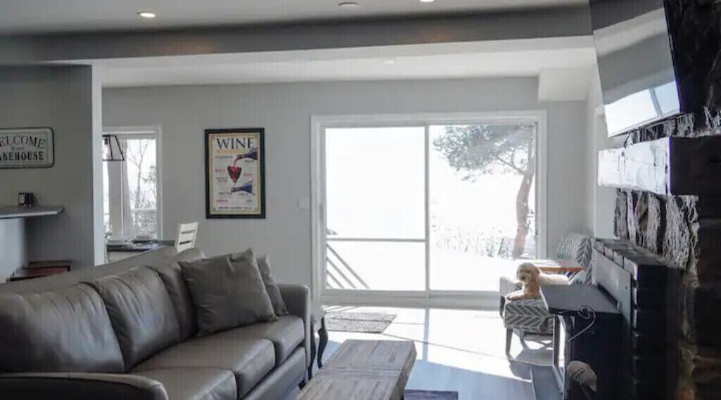 Photo of Livingroom in Town of Essex