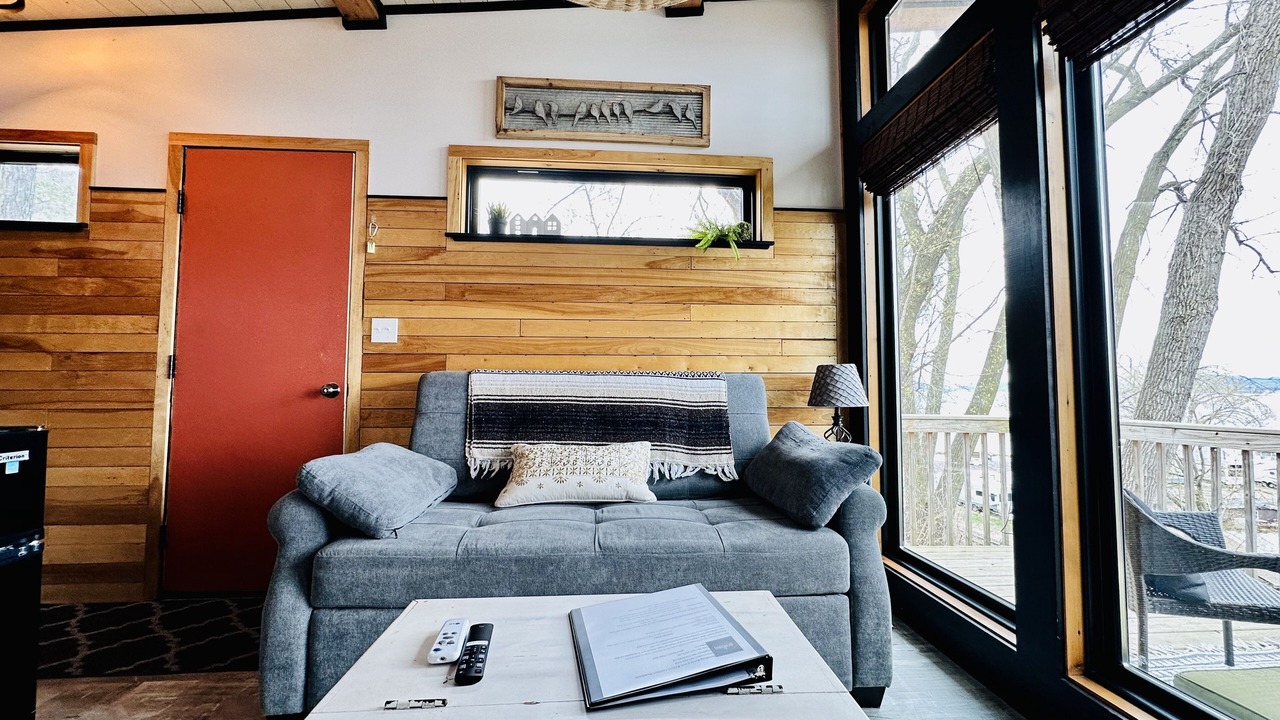 Photo of Livingroom in Lake City