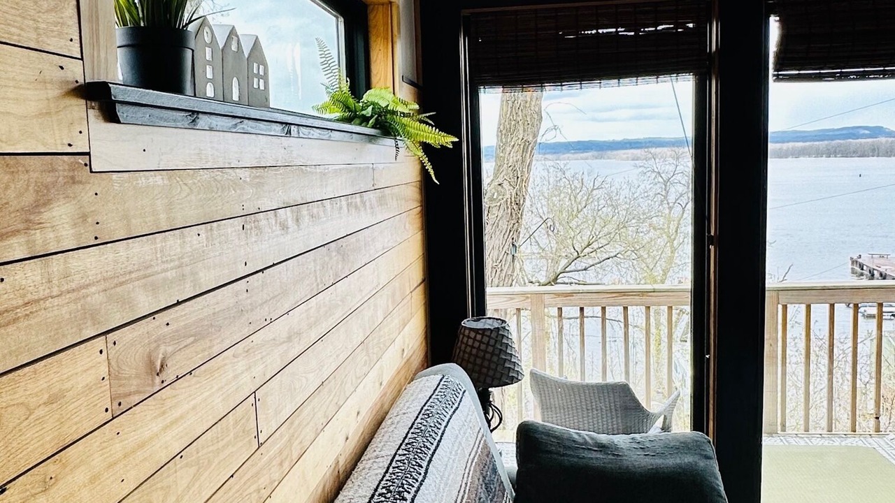 Photo of Livingroom in Lake City