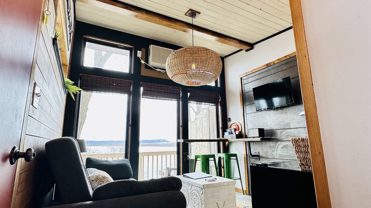 Photo of Livingroom in Lake City