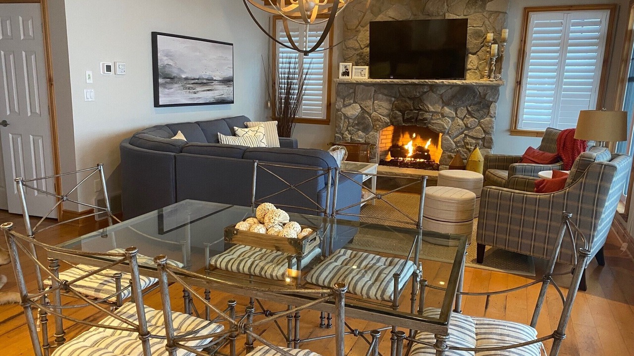 Photo of Livingroom in Long Point