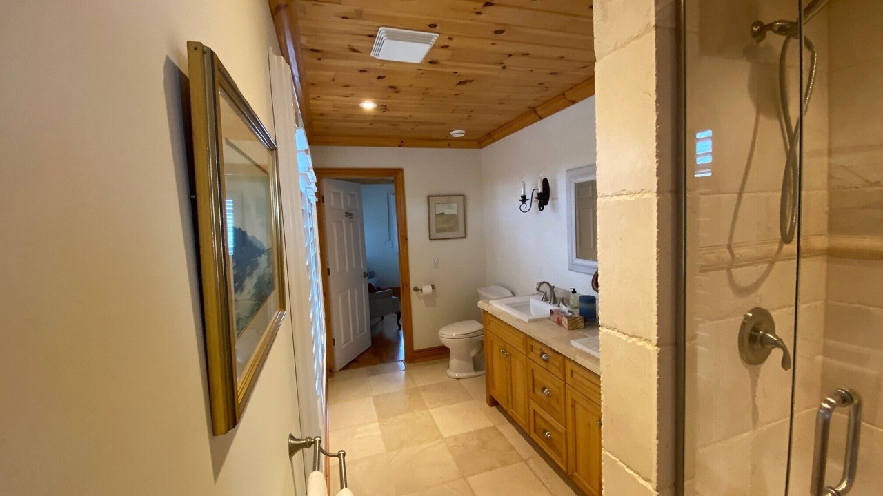 Photo of Bathroom in Long Point