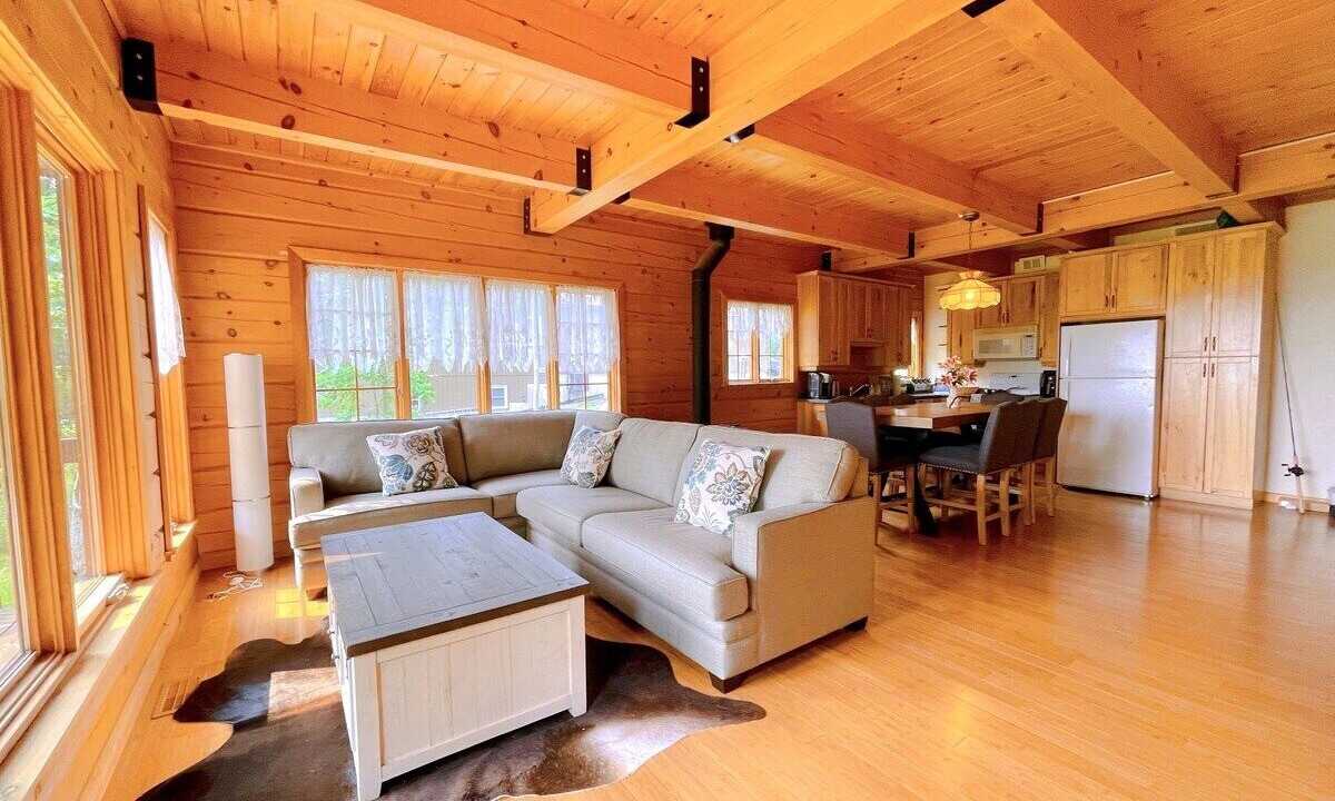 Photo of Livingroom in Bobcaygeon