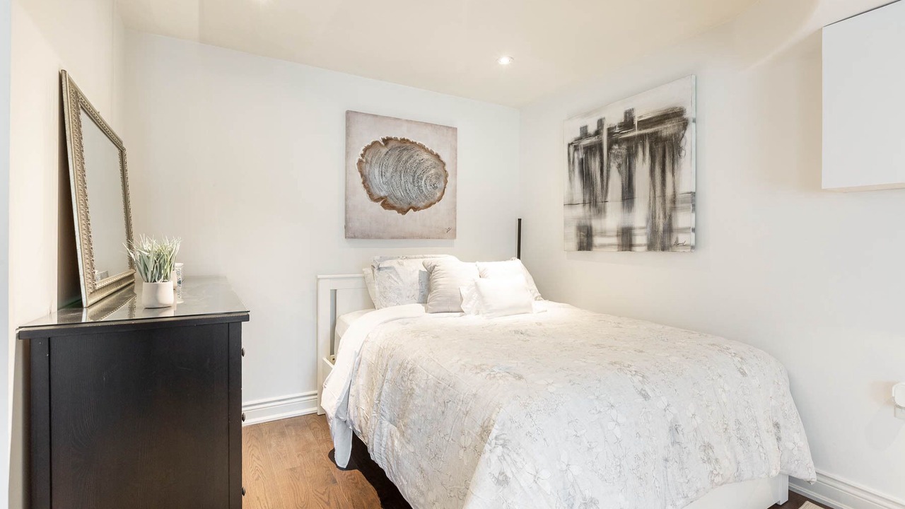 Photo of Bedroom in Clarkson-Lorne Park
