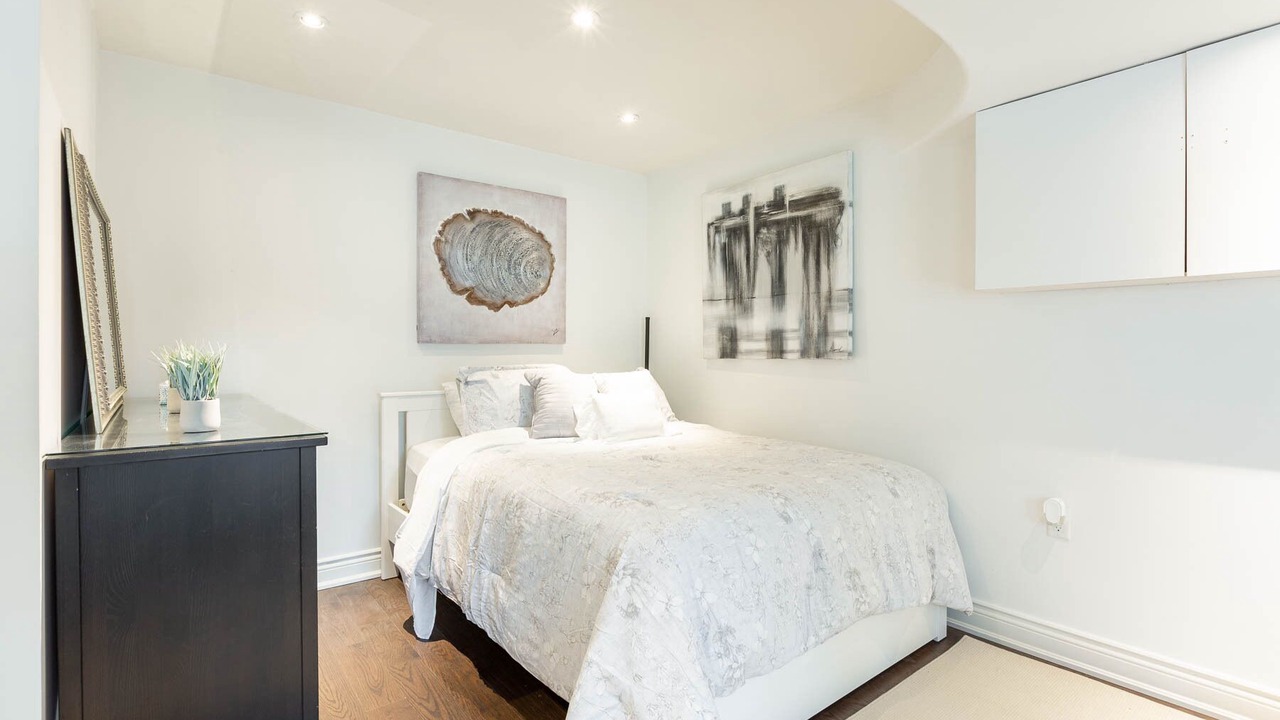 Photo of Bedroom in Clarkson-Lorne Park