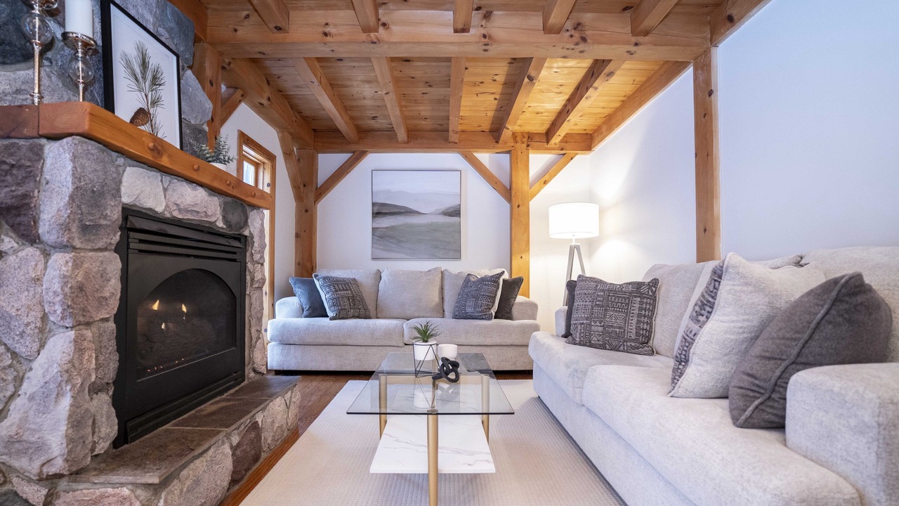Photo of Livingroom in Grand Bend