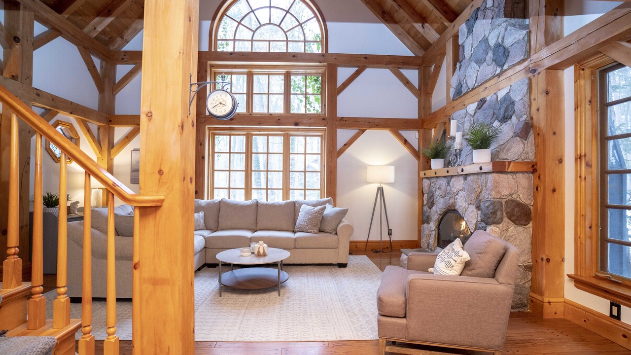 Photo of Livingroom in Grand Bend