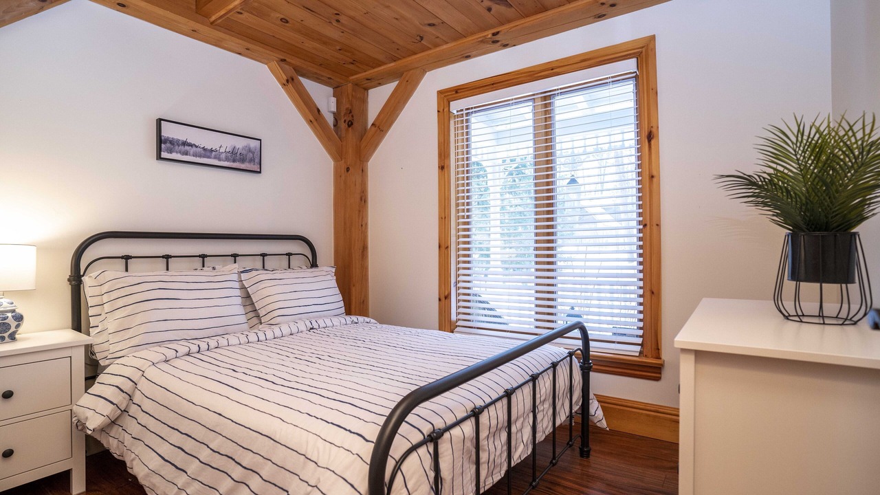 Photo of Bedroom in Grand Bend