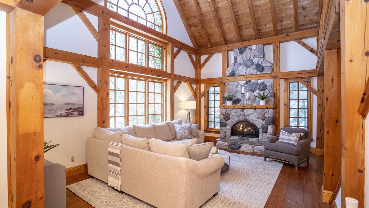 Photo of Livingroom in Grand Bend