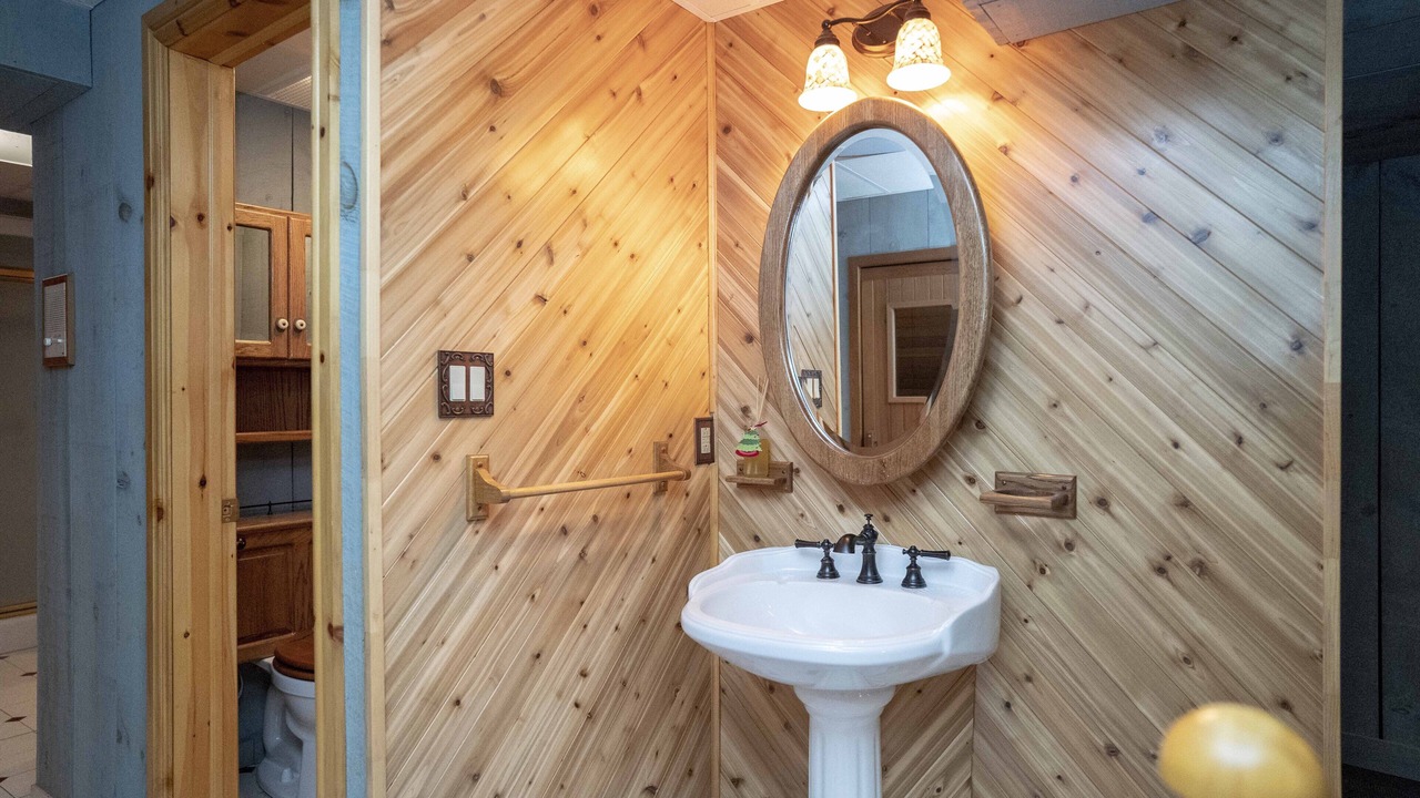 Photo of Bathroom in Grand Bend