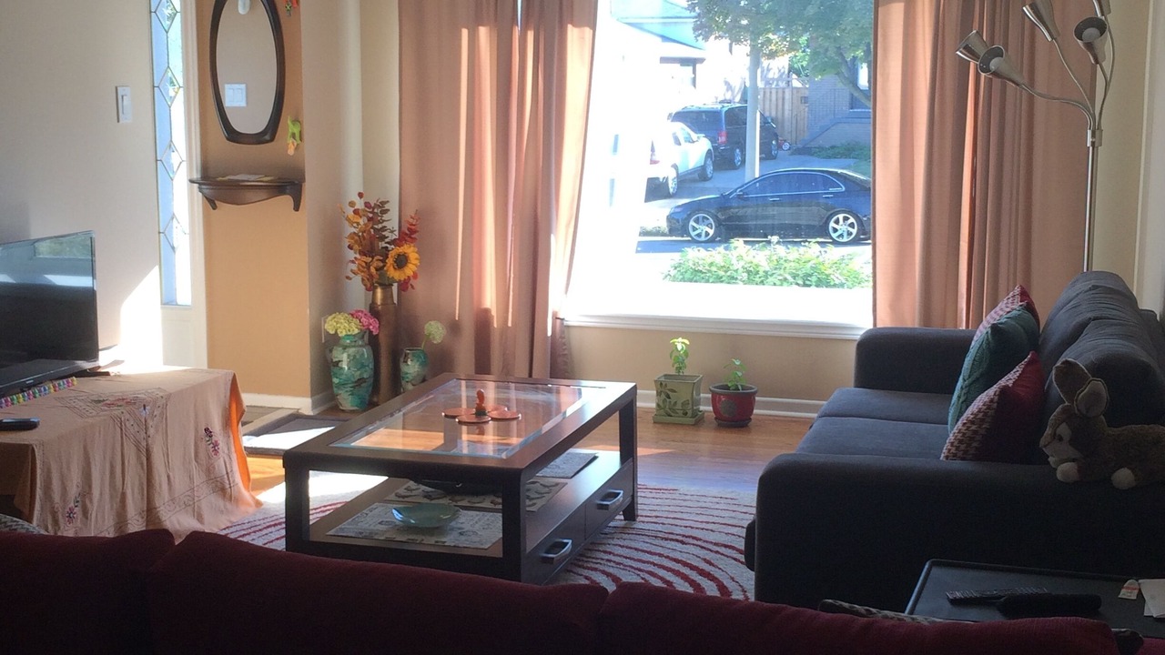 Photo of Livingroom in Clarkson-Lorne Park