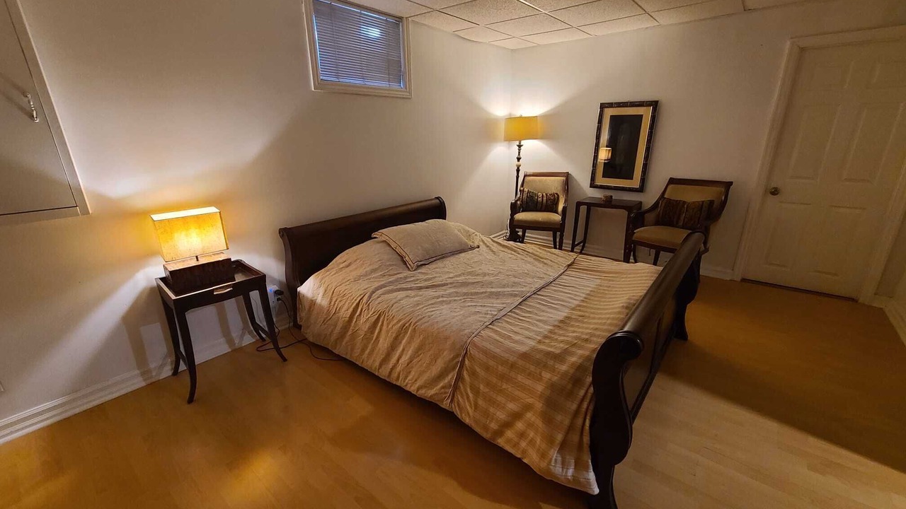 Photo of Bedroom in Clarkson-Lorne Park