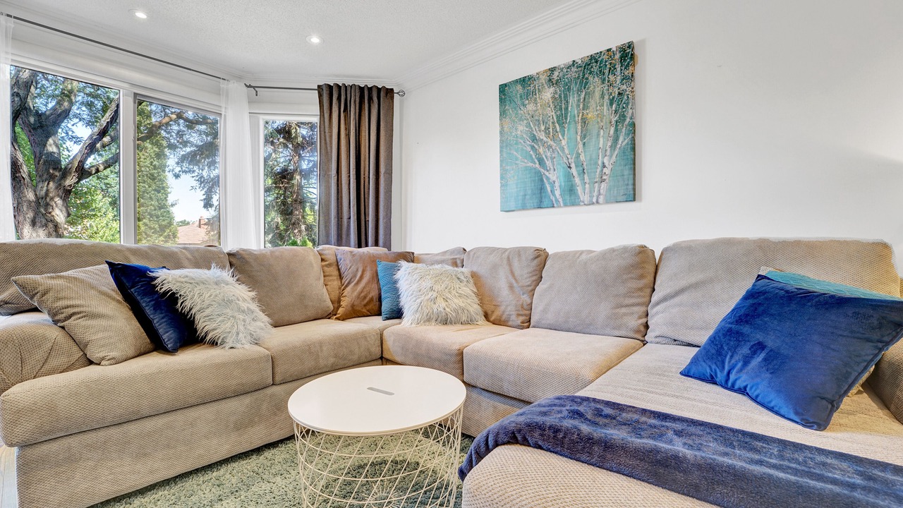 Photo of Livingroom in Ajax