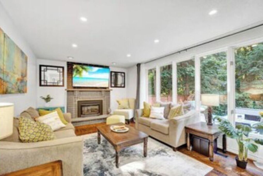 Photo of Livingroom in Ajax