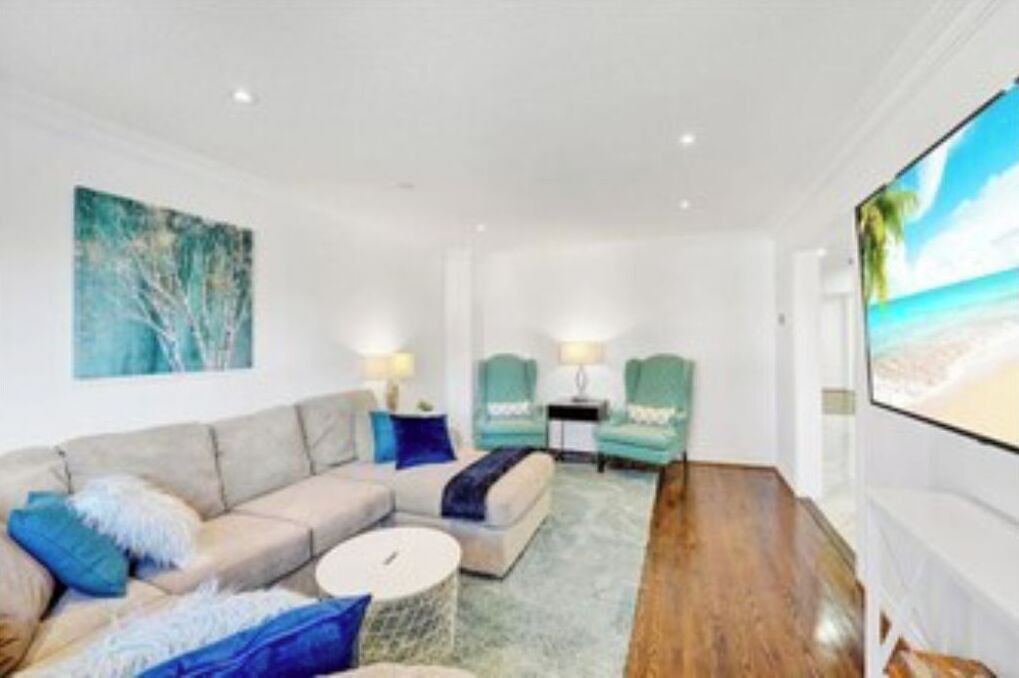Photo of Livingroom in Ajax