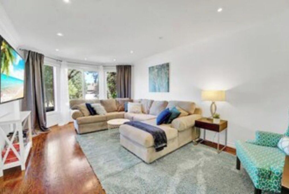Photo of Livingroom in Ajax