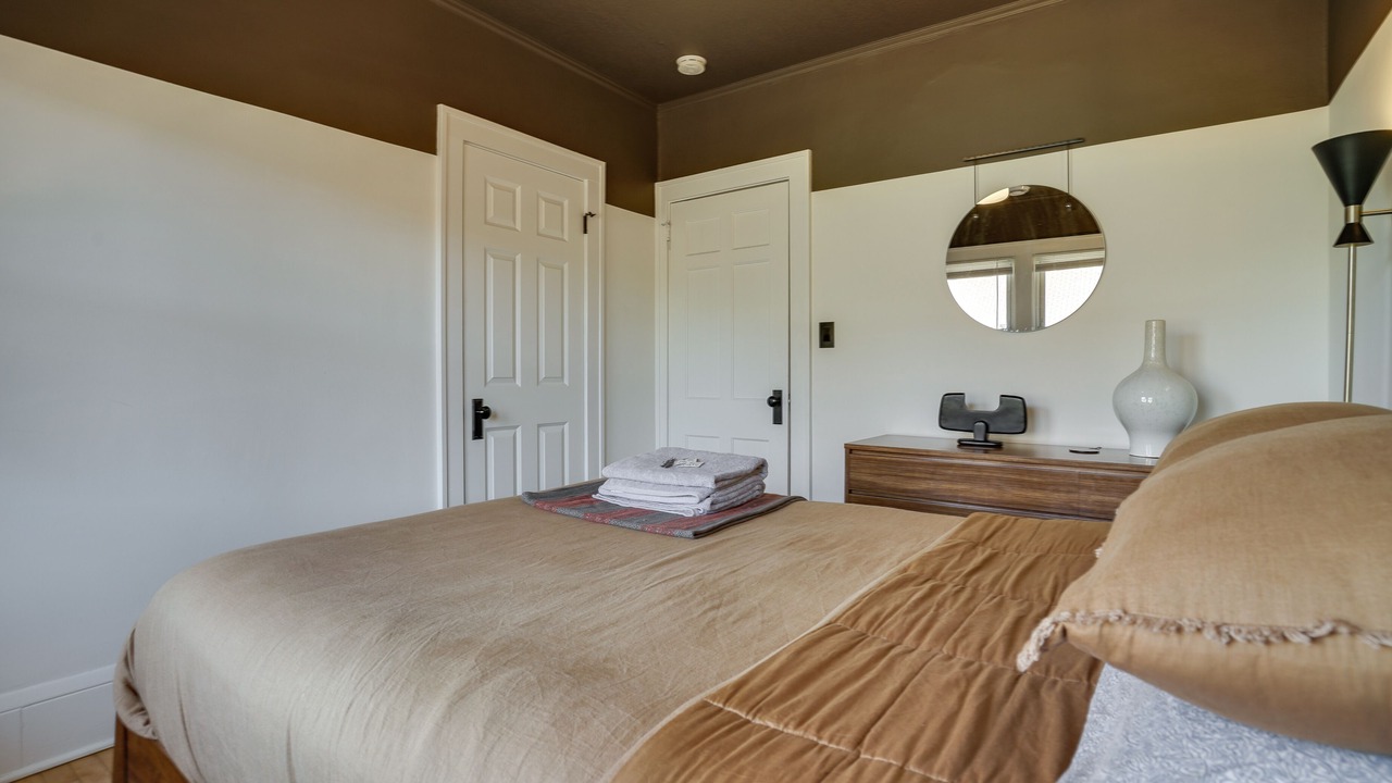 Photo of Bedroom in Summit - University