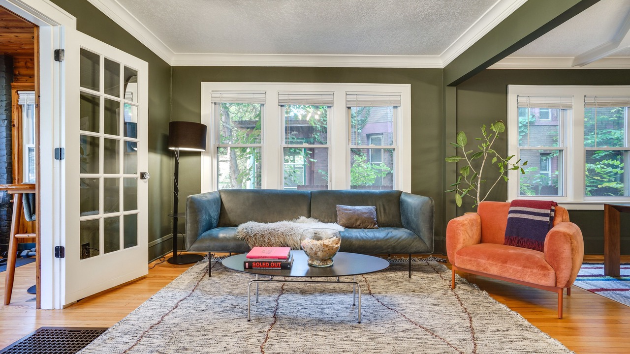 Photo of Livingroom in Summit - University