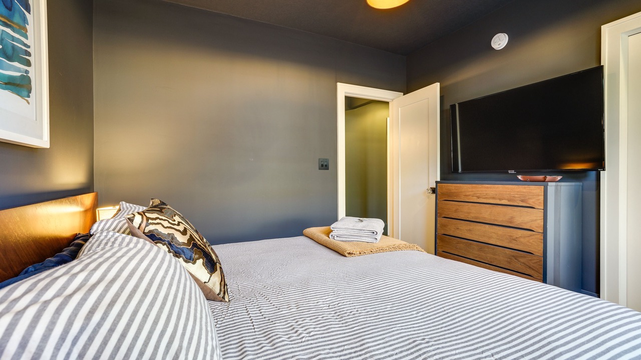 Photo of Bedroom in Summit - University