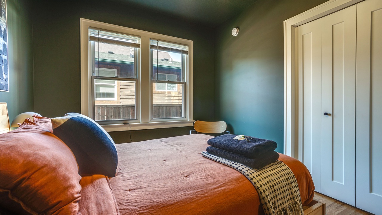 Photo of Bedroom in Summit - University