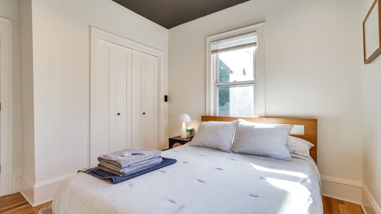 Photo of Bedroom in Summit - University