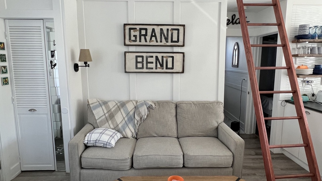 Photo of Livingroom in Grand Bend