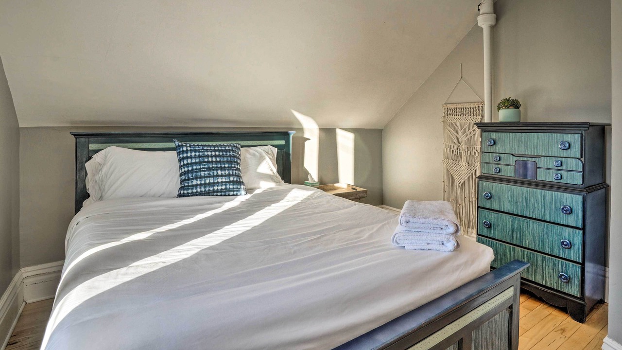 Photo of Bedroom in Summit - University