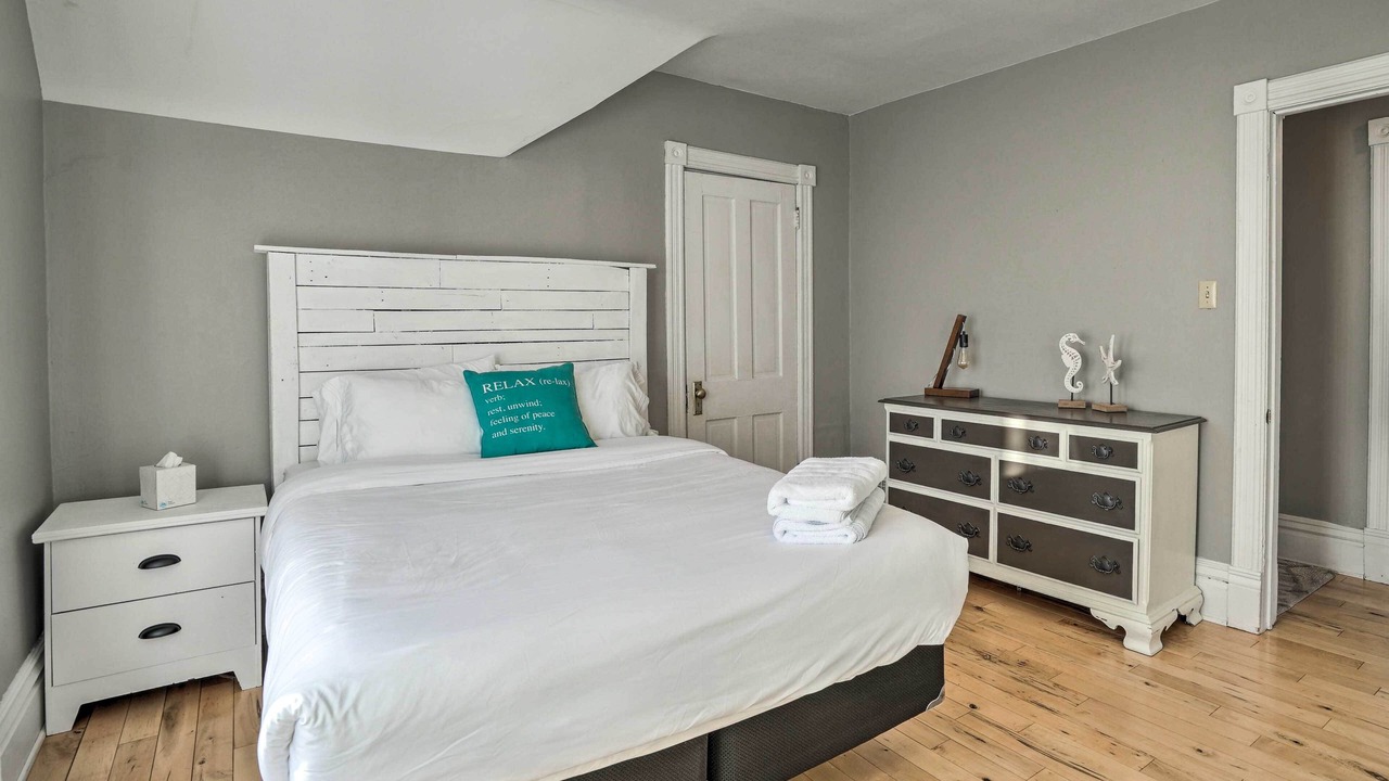 Photo of Bedroom in Summit - University