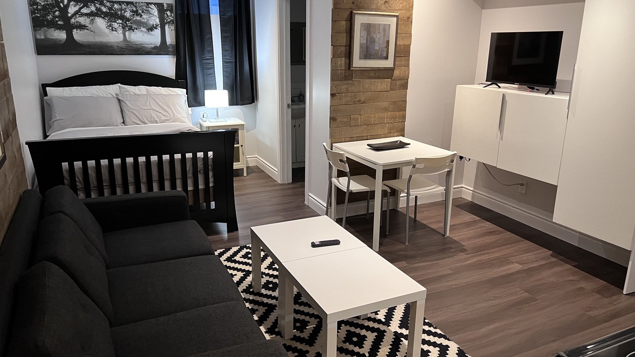 Photo of Livingroom in Upper Beaches