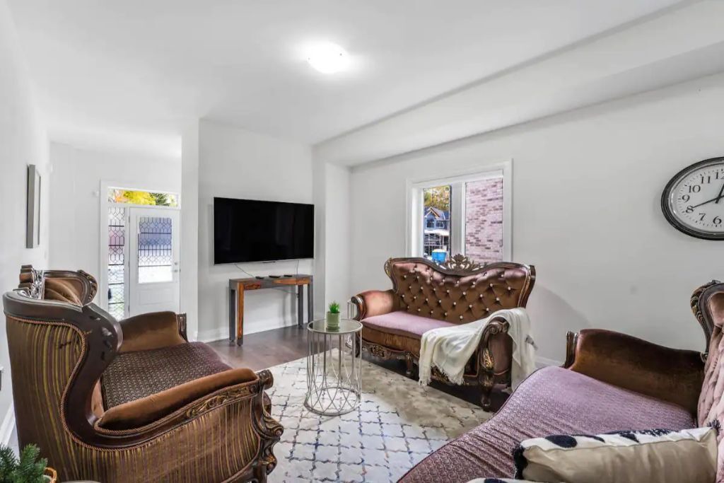 Photo of Livingroom in Bowmanville