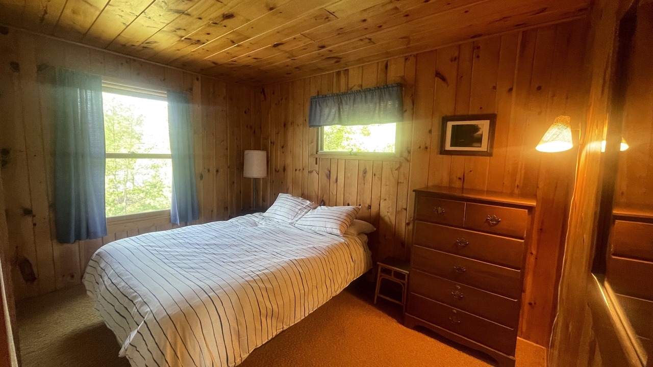 Photo of Bedroom in Crane Lake