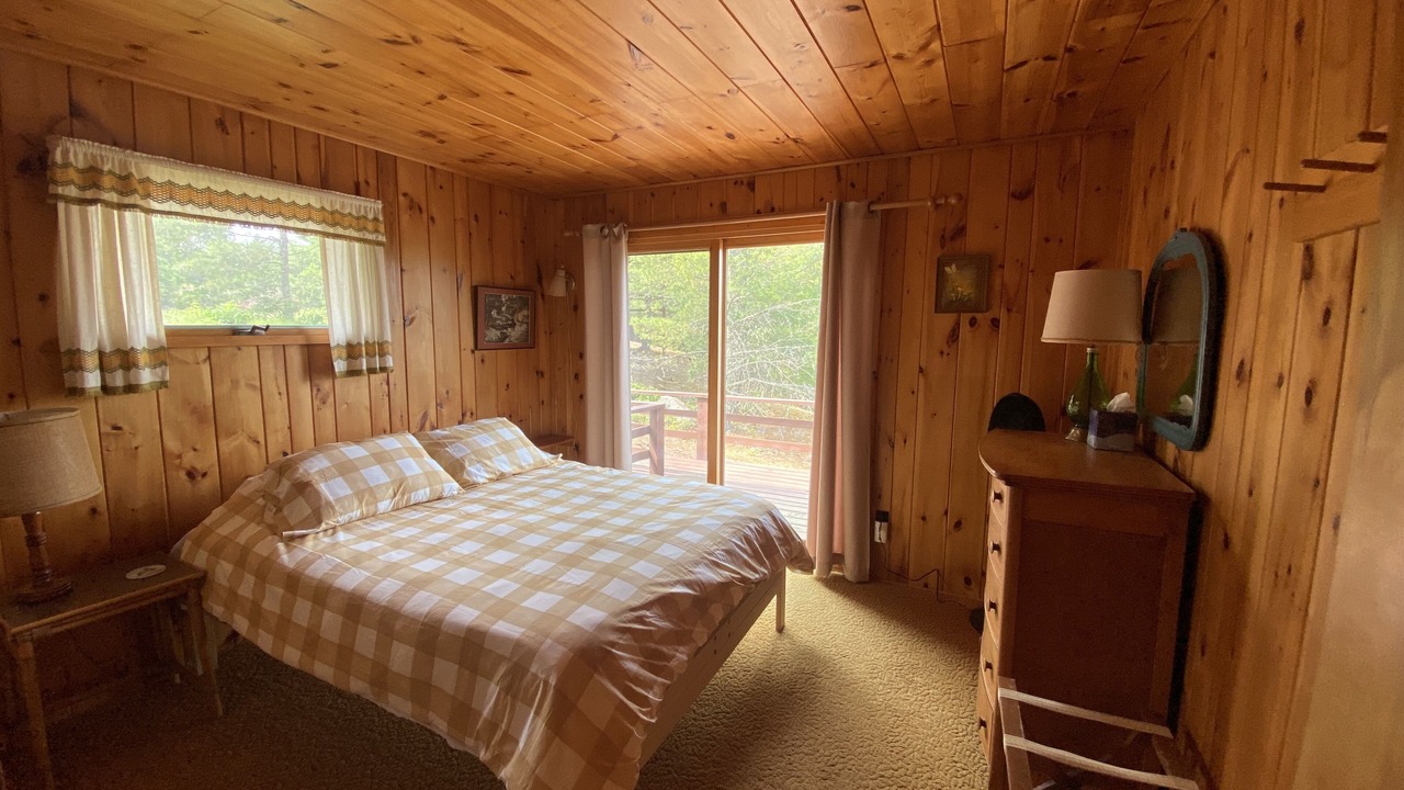 Photo of Bedroom in Crane Lake