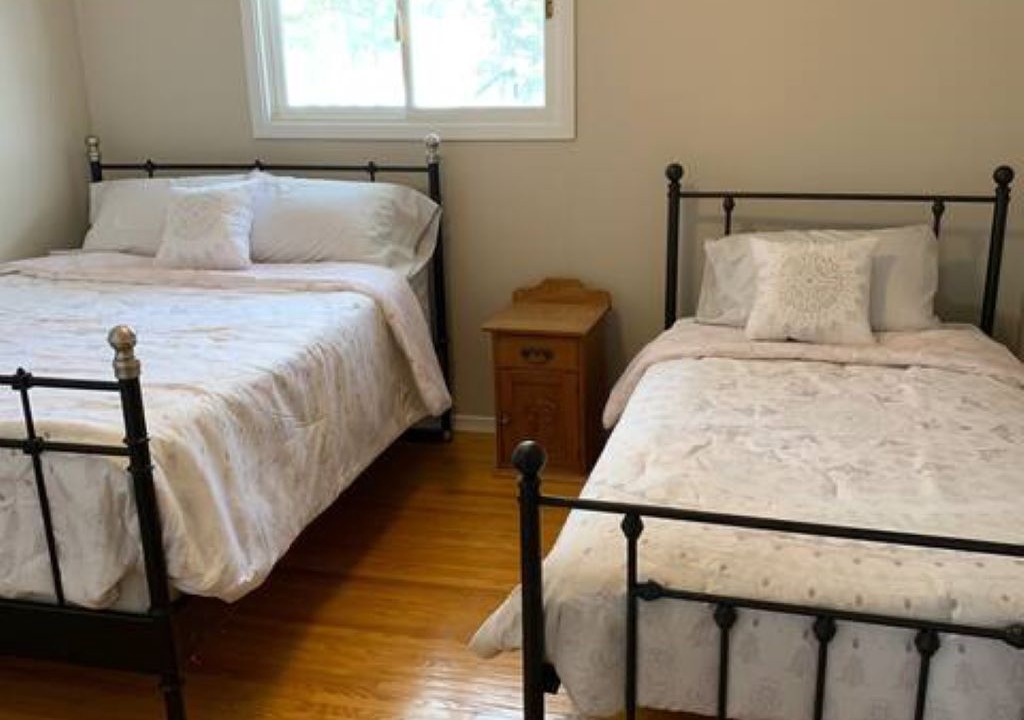 Photo of Bedroom in Front of Yonge