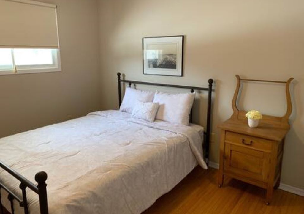 Photo of Bedroom in Front of Yonge