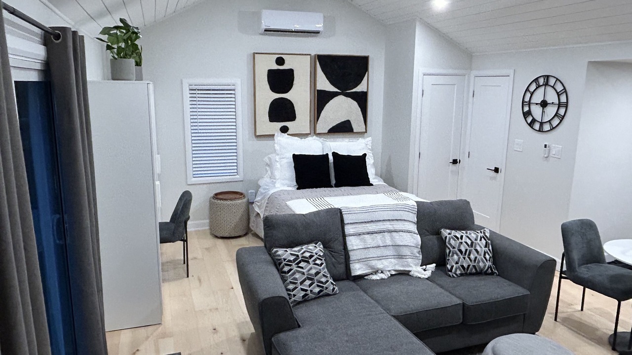 Photo of Bedroom in Mono