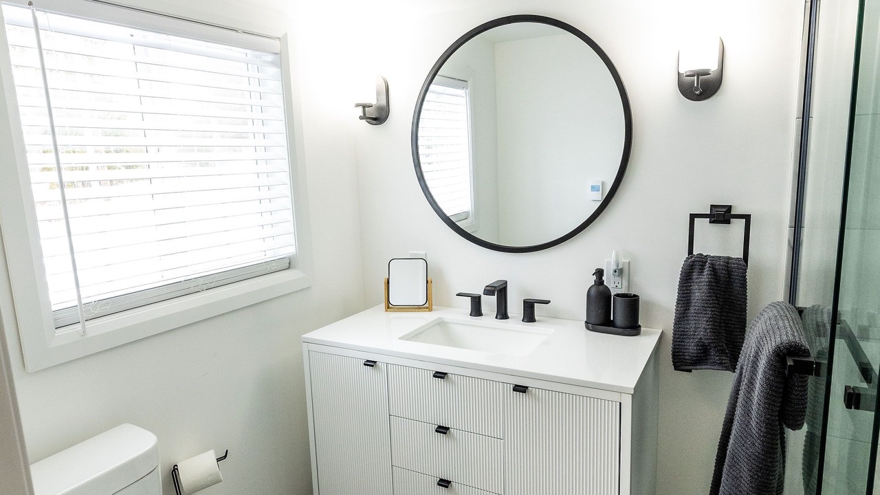 Photo of Bathroom in Mono