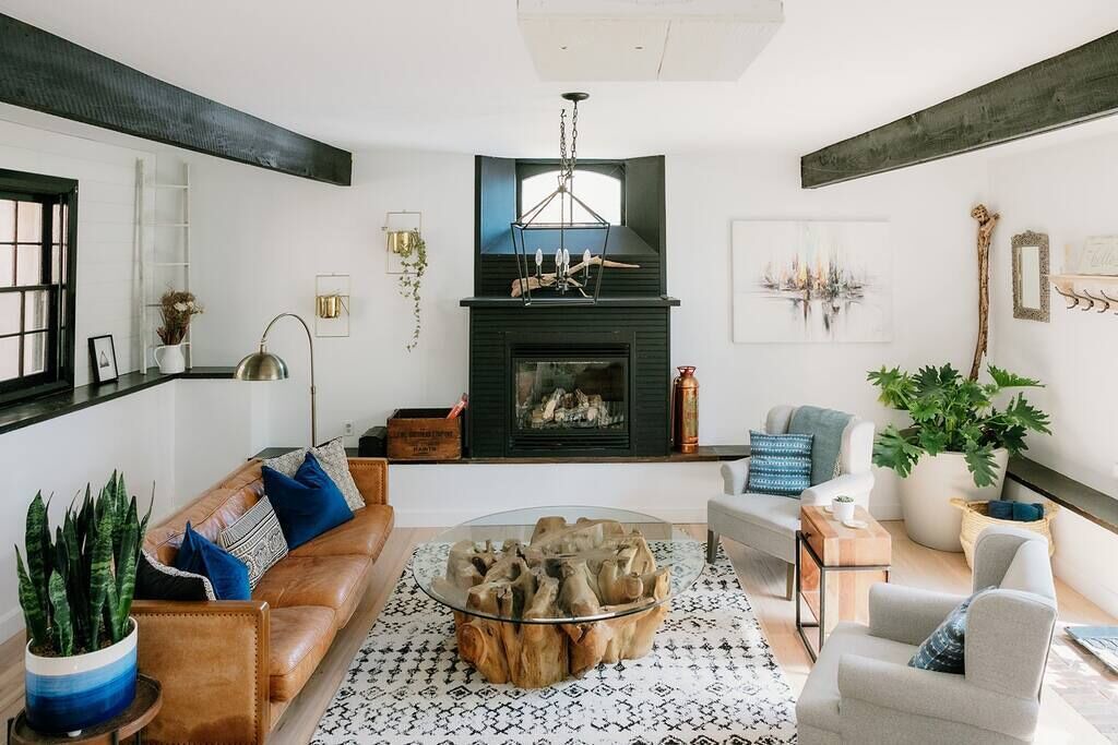 Photo of Livingroom in Hamilton Township